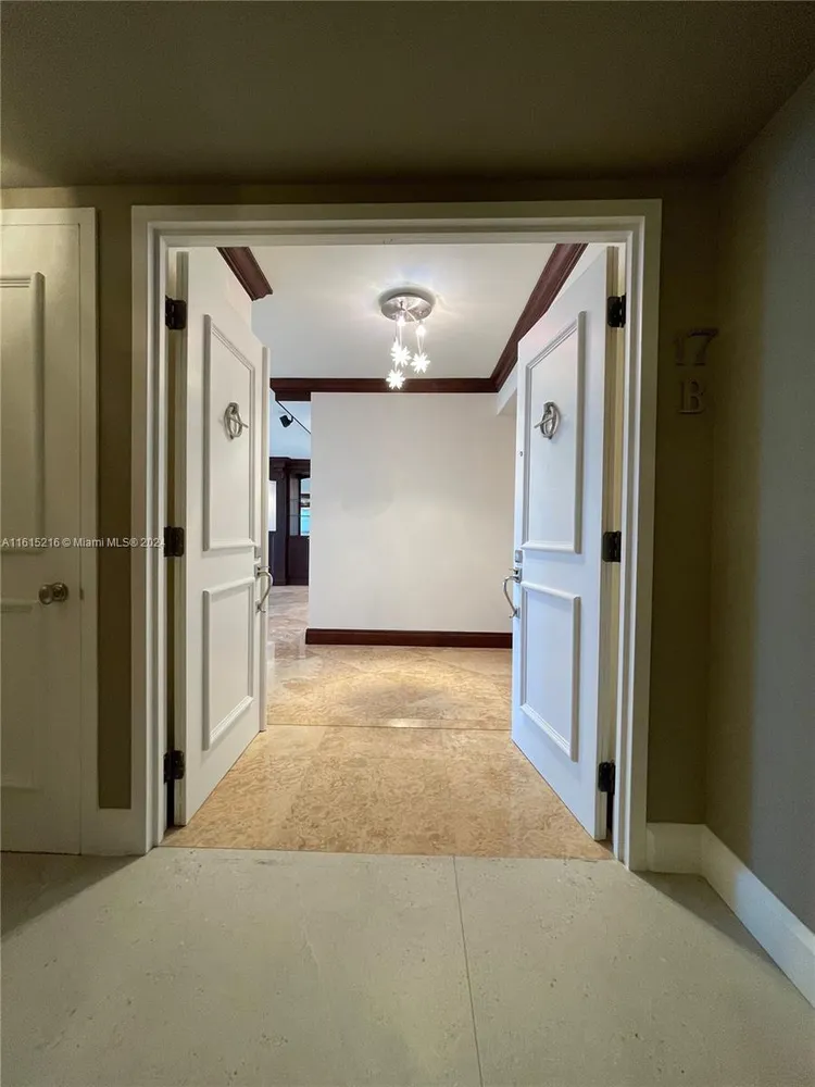 The Corinthian #17B image #6