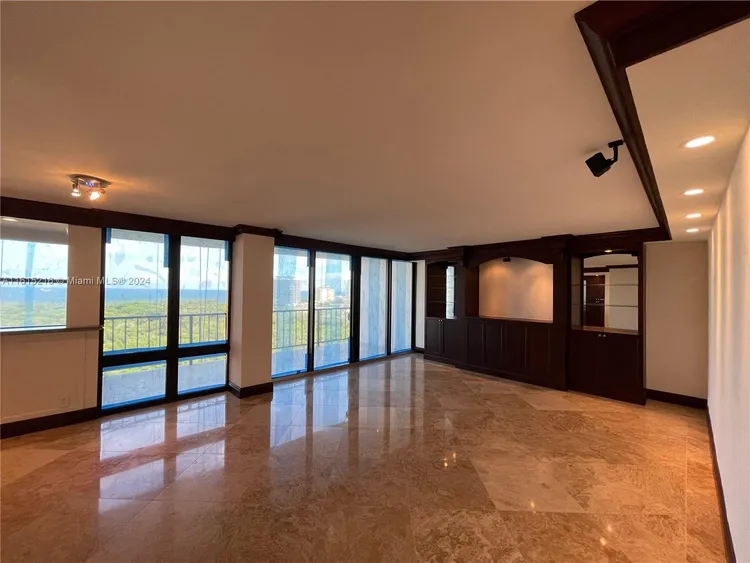 The Corinthian #17B image #8