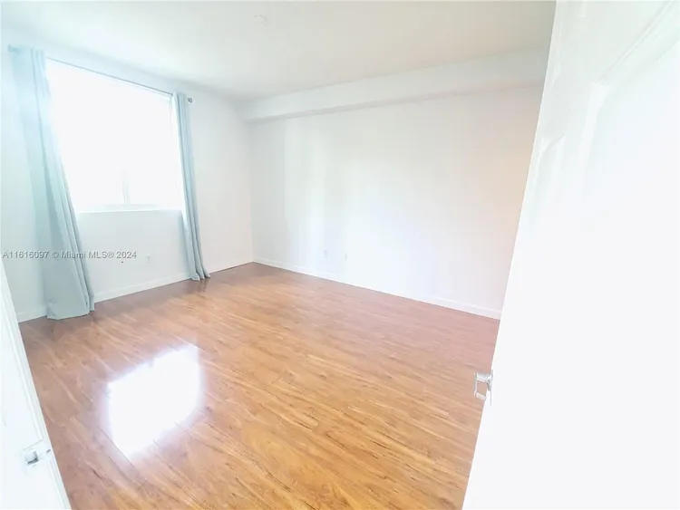 1800 Biscayne Plaza #203 image #23