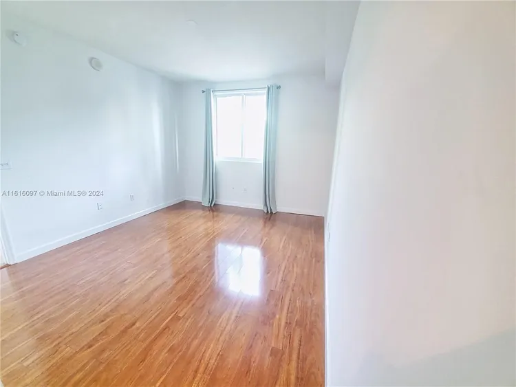 1800 Biscayne Plaza #203 image #24