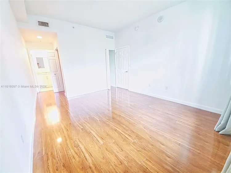 1800 Biscayne Plaza #203 image #25