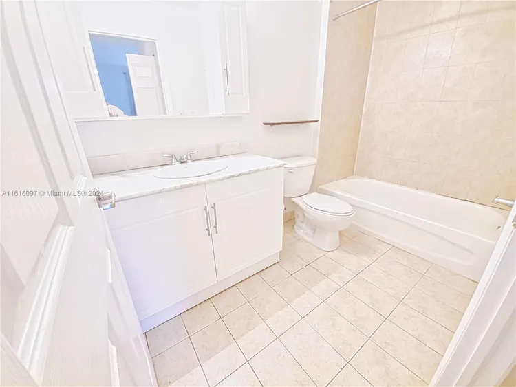 1800 Biscayne Plaza #203 image #28