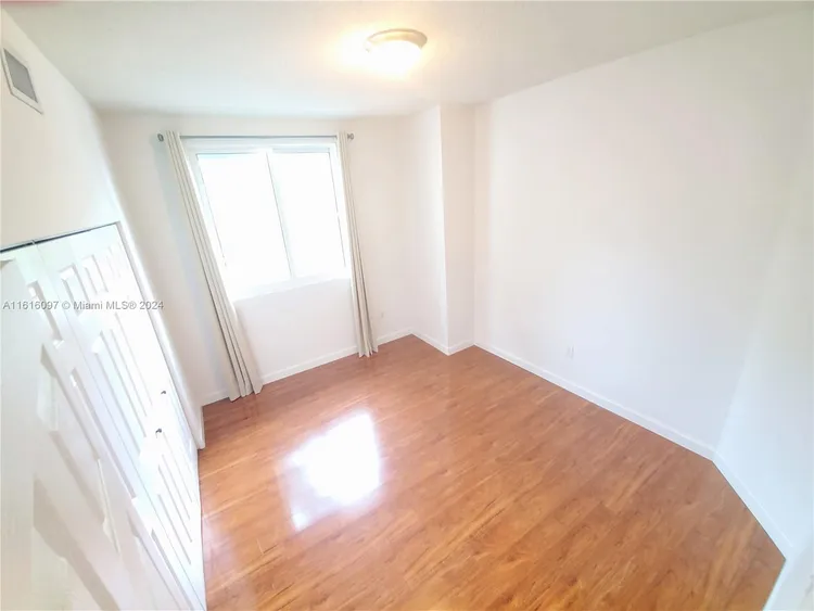 1800 Biscayne Plaza #203 image #31