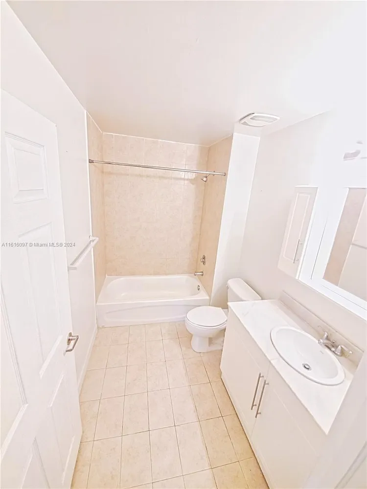 1800 Biscayne Plaza #203 image #36