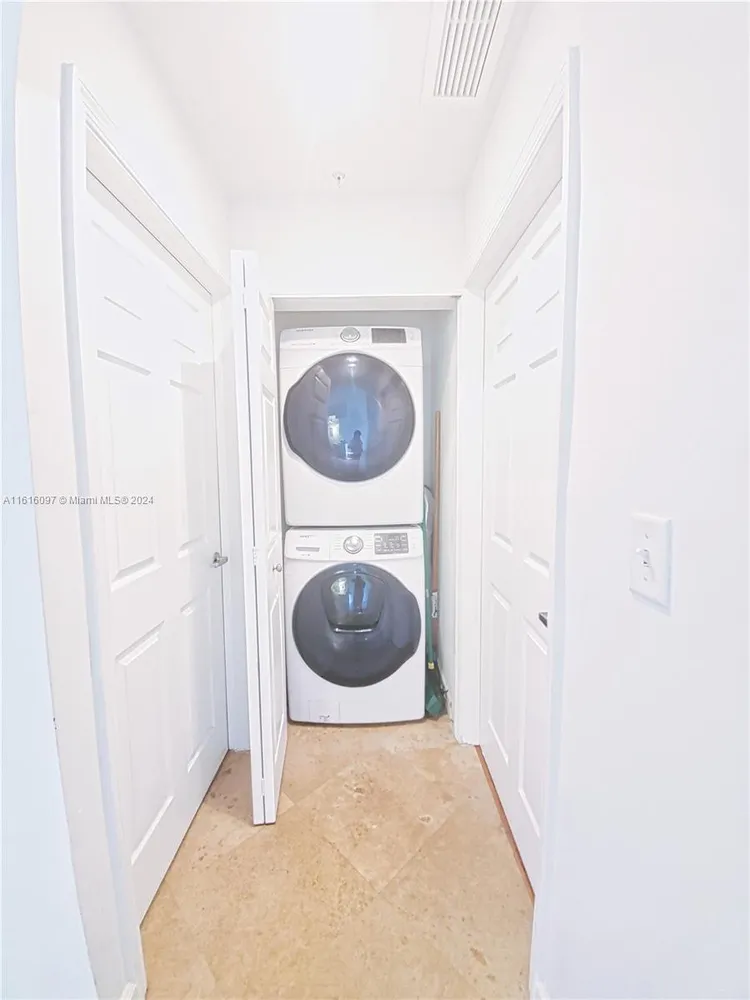 1800 Biscayne Plaza #203 image #37