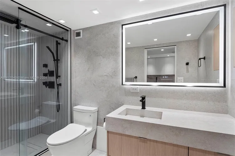 Roney Palace #929 image #11