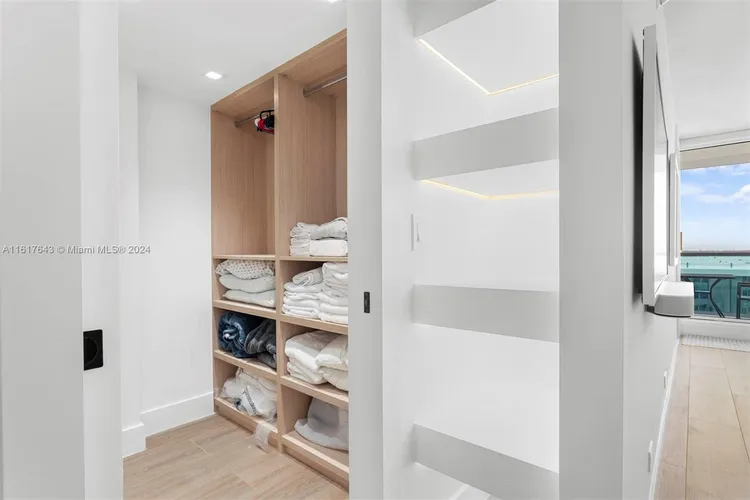 Roney Palace #929 image #12