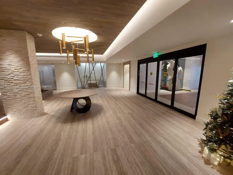 Roney Palace #929 image #32