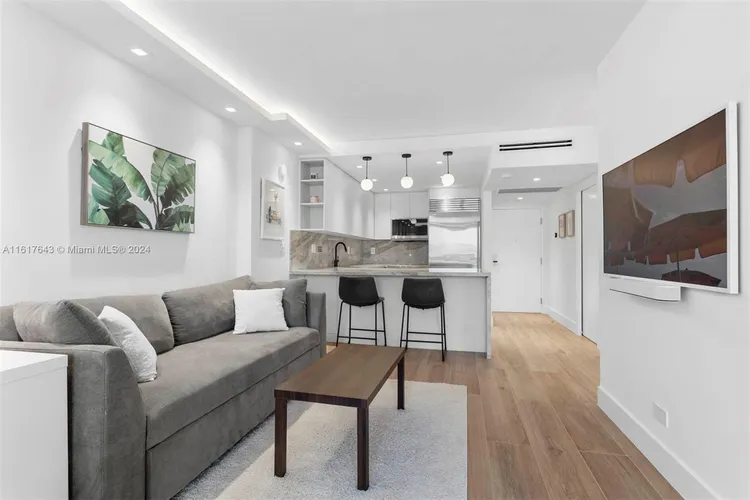 Roney Palace #929 image #6