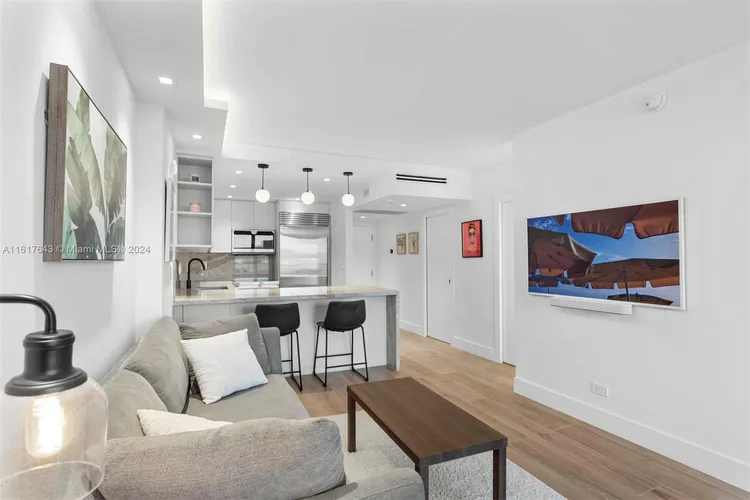 Roney Palace #929 image #7