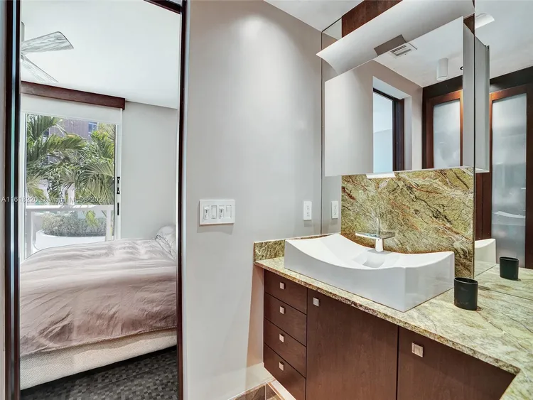 Grand Venetian #405 image #12