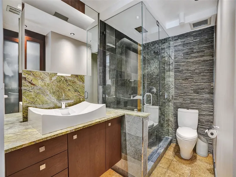 Grand Venetian #405 image #13