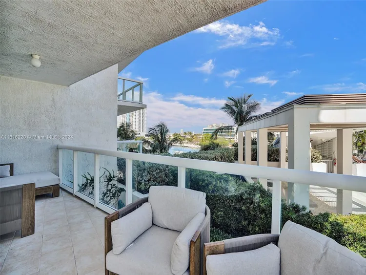 Grand Venetian #405 image #15