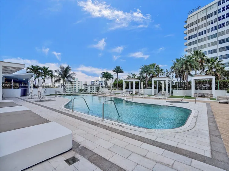 Grand Venetian #405 image #17