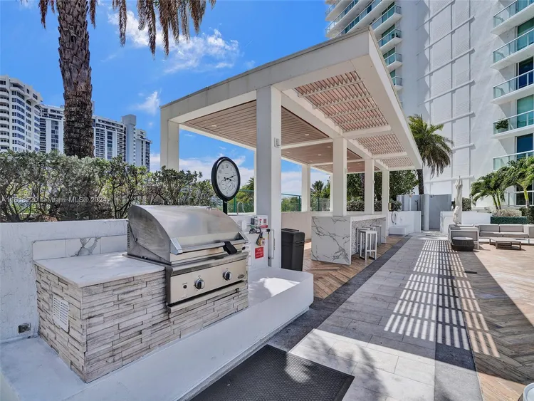 Grand Venetian #405 image #19