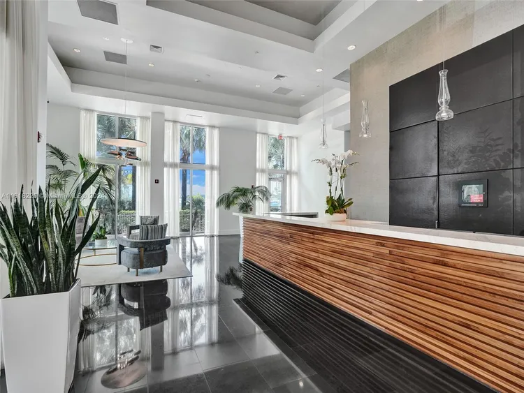 Grand Venetian #405 image #20