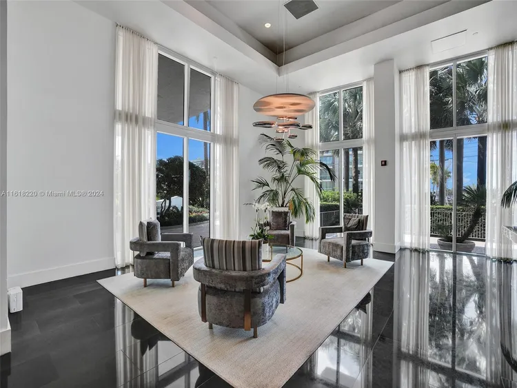 Grand Venetian #405 image #21