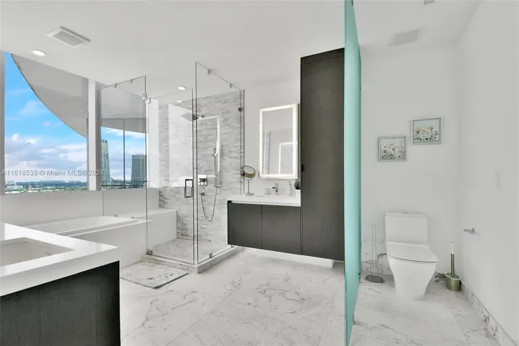 Paramount Miami Worldcenter #2112 image #18