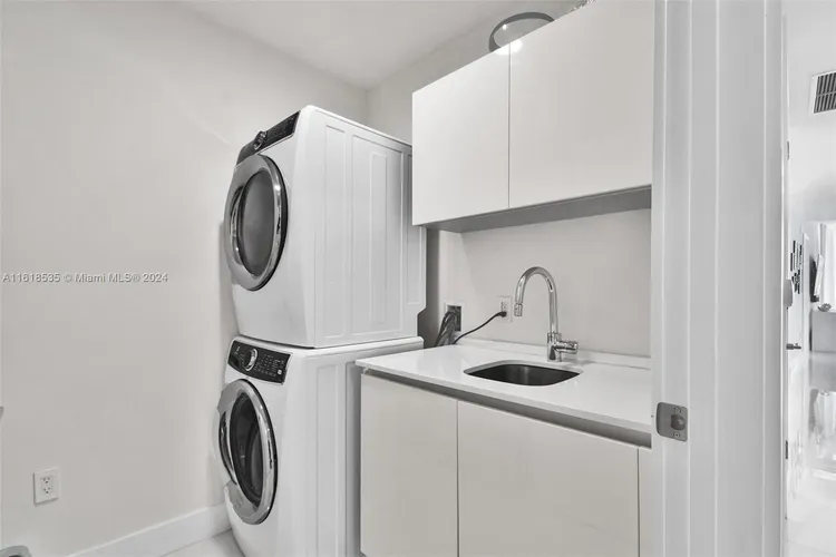 Paramount Miami Worldcenter #2112 image #26