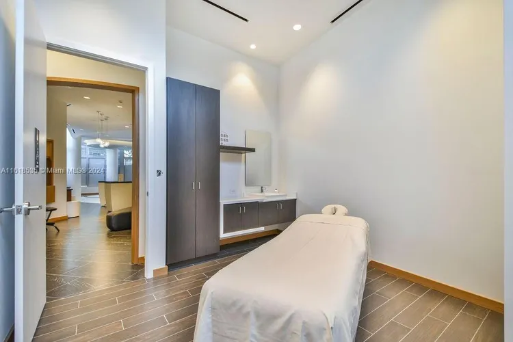 Paramount Miami Worldcenter #2112 image #38