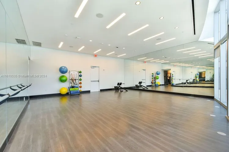 Paramount Miami Worldcenter #2112 image #40