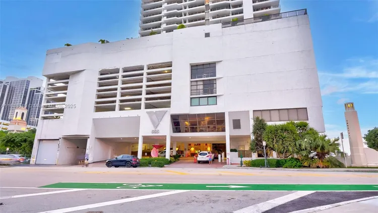 The Venetia #18F image #6