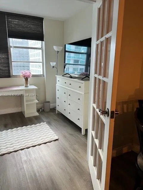 Four Ambassadors #1249 image #10