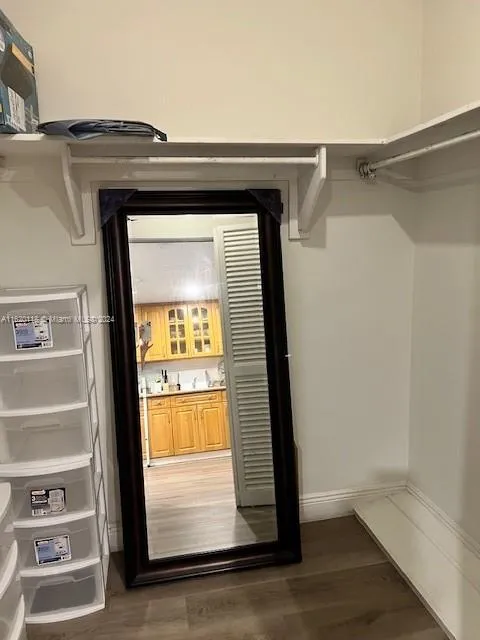 Four Ambassadors #1249 image #14