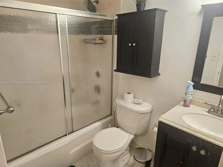 Four Ambassadors #1249 image #15