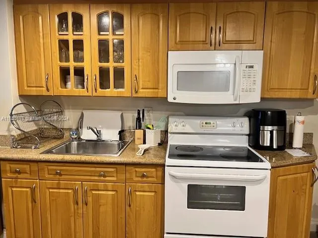 Four Ambassadors #1249 image #6