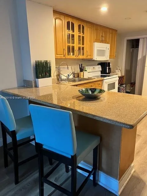 Four Ambassadors #1249 image #7