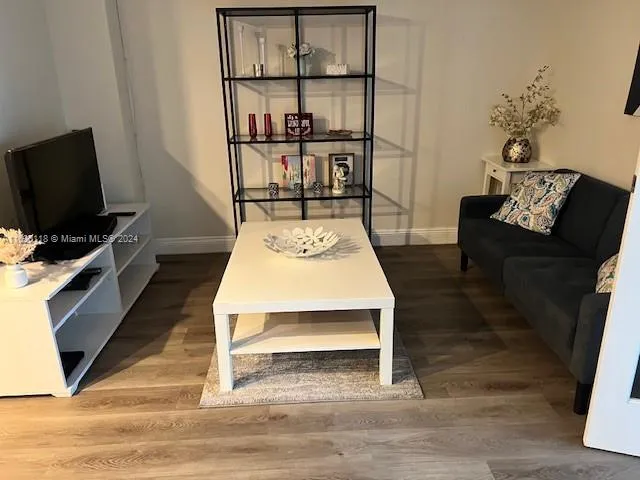 Four Ambassadors #1249 image #9