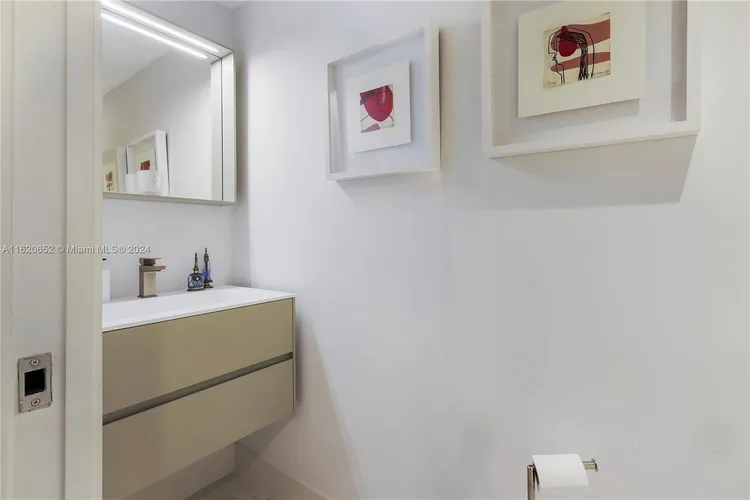 Bijou #602 image #26