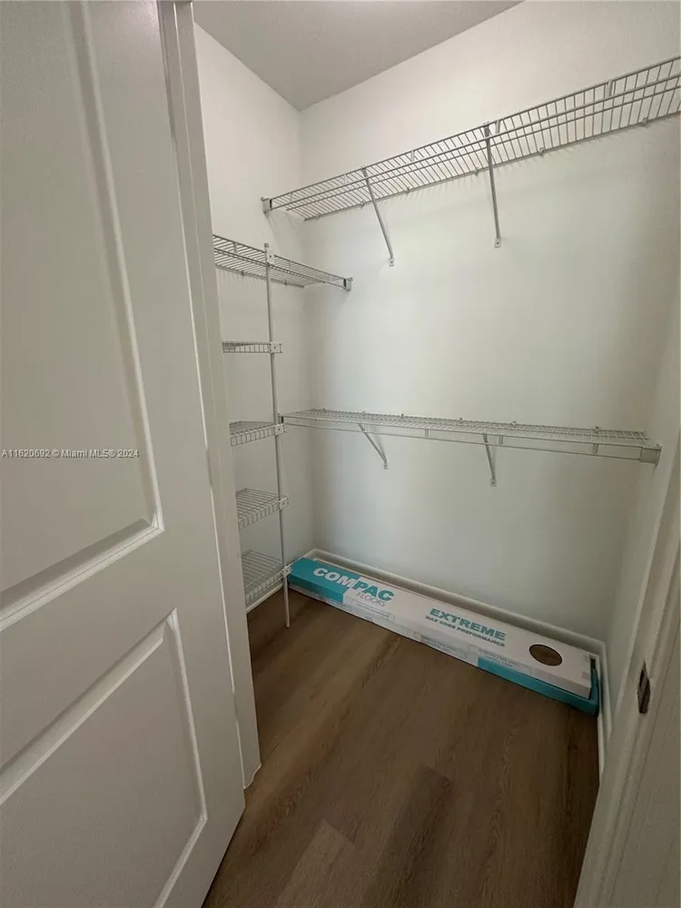 Toscano #602S image #19