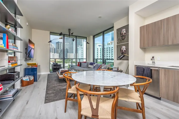 Cassa Brickell #807 image #9