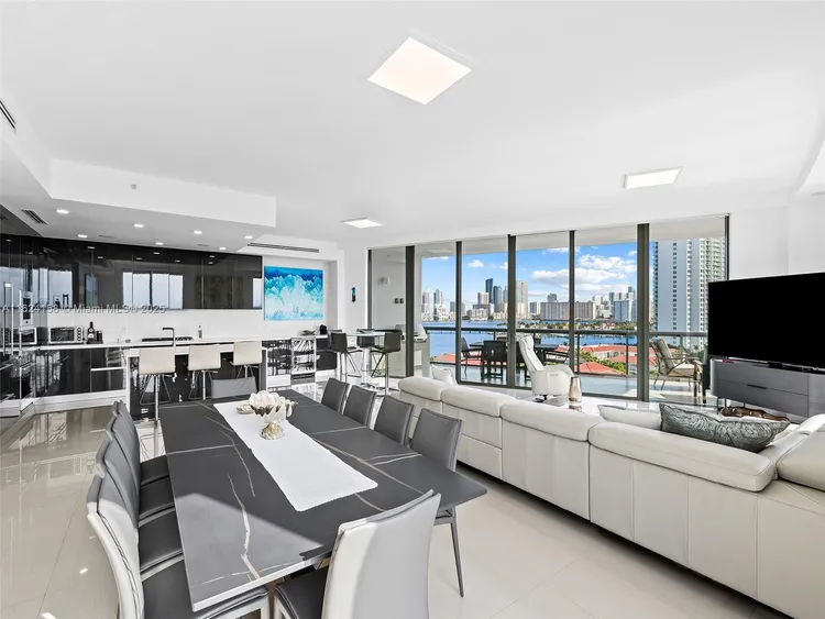 Echo Aventura #901 image #6