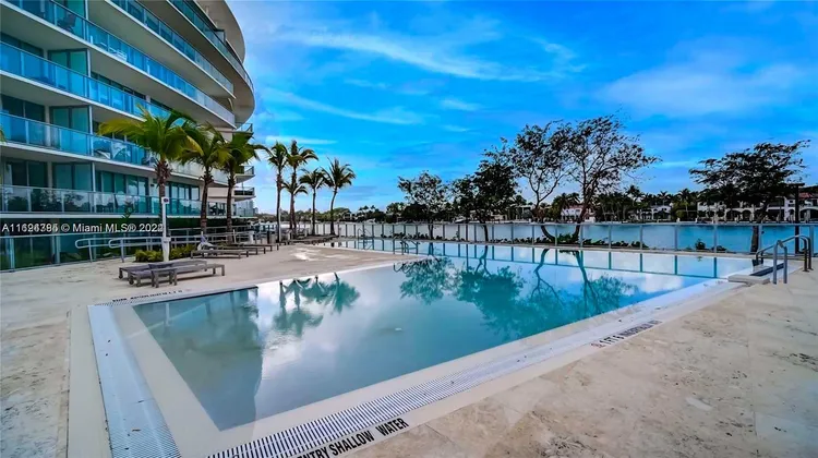 Peloro Miami Beach #517 image #17