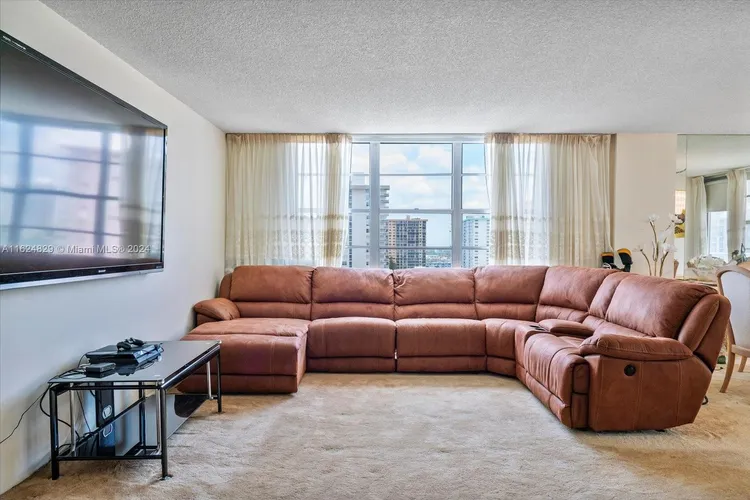 Winston Towers #1612 image #8