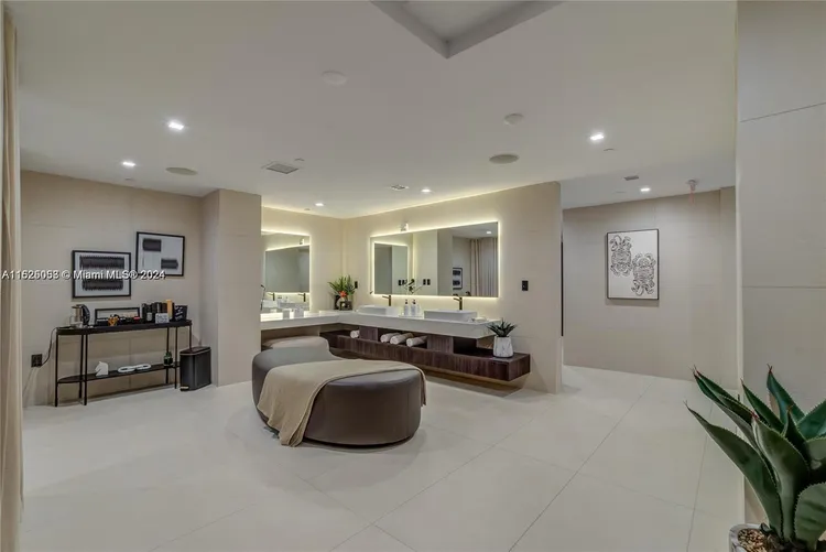 Trump Tower 2 #2702 image #30