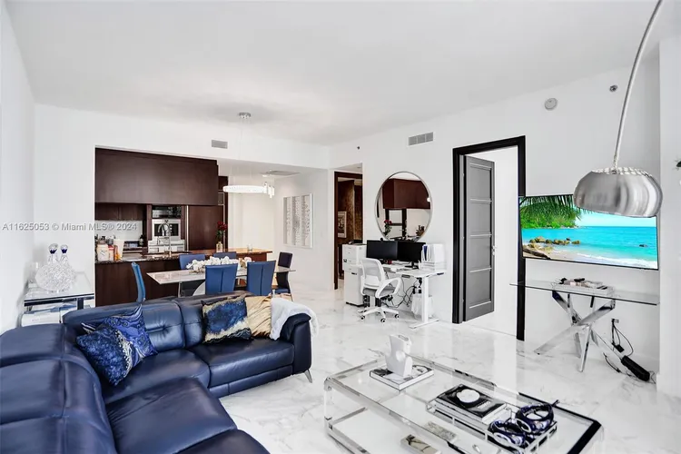 Trump Tower 2 #2702 image #6