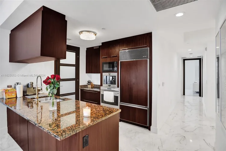 Trump Tower 2 #2702 image #7