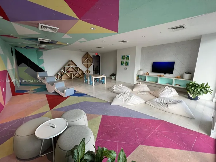 Hyde Midtown #910 image #10