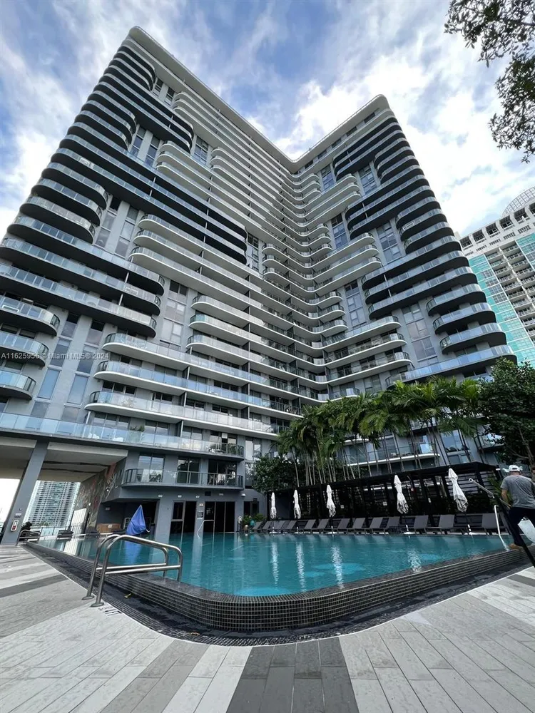 Hyde Midtown #910 image #11