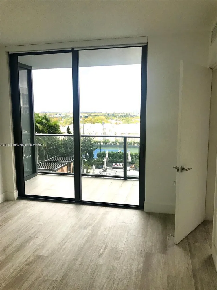 Hyde Midtown #910 image #7