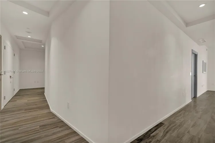 SLS Lux Brickell #5401 image #10