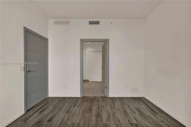 SLS Lux Brickell #5401 image #12