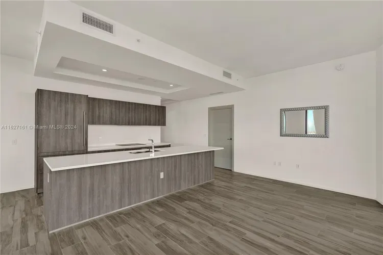 SLS Lux Brickell #5401 image #9