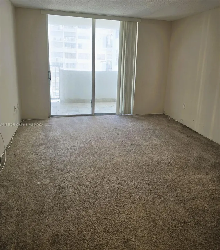 Commodore Plaza - Tower #1212 image #12