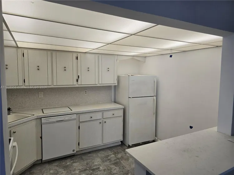 Commodore Plaza - Tower #1212 image #7