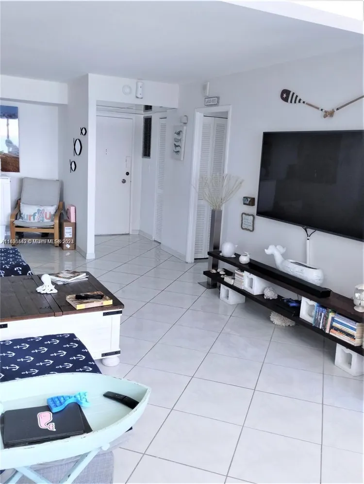 Burleigh House #1632 image #14